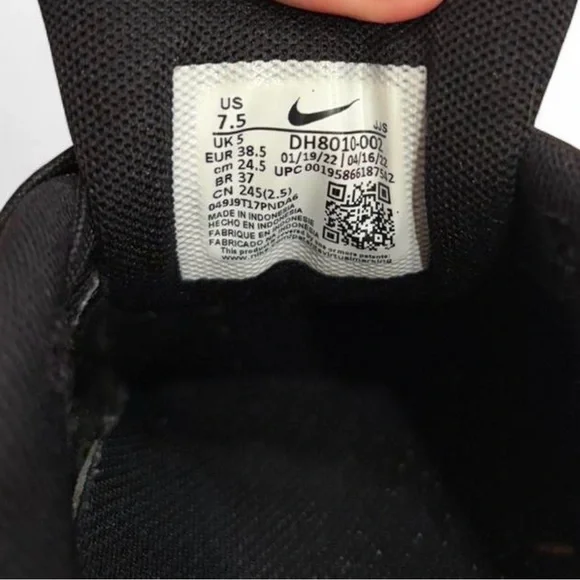 Nike Air Max 90 Black and White Sneakers - Picture 2 of 2